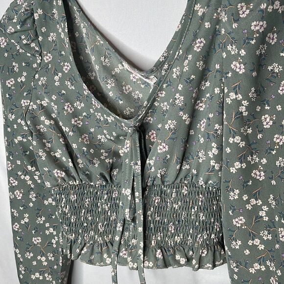 Romwe Ditsy Floral Crop Top. Size XS. New! - Picture 2 of 6